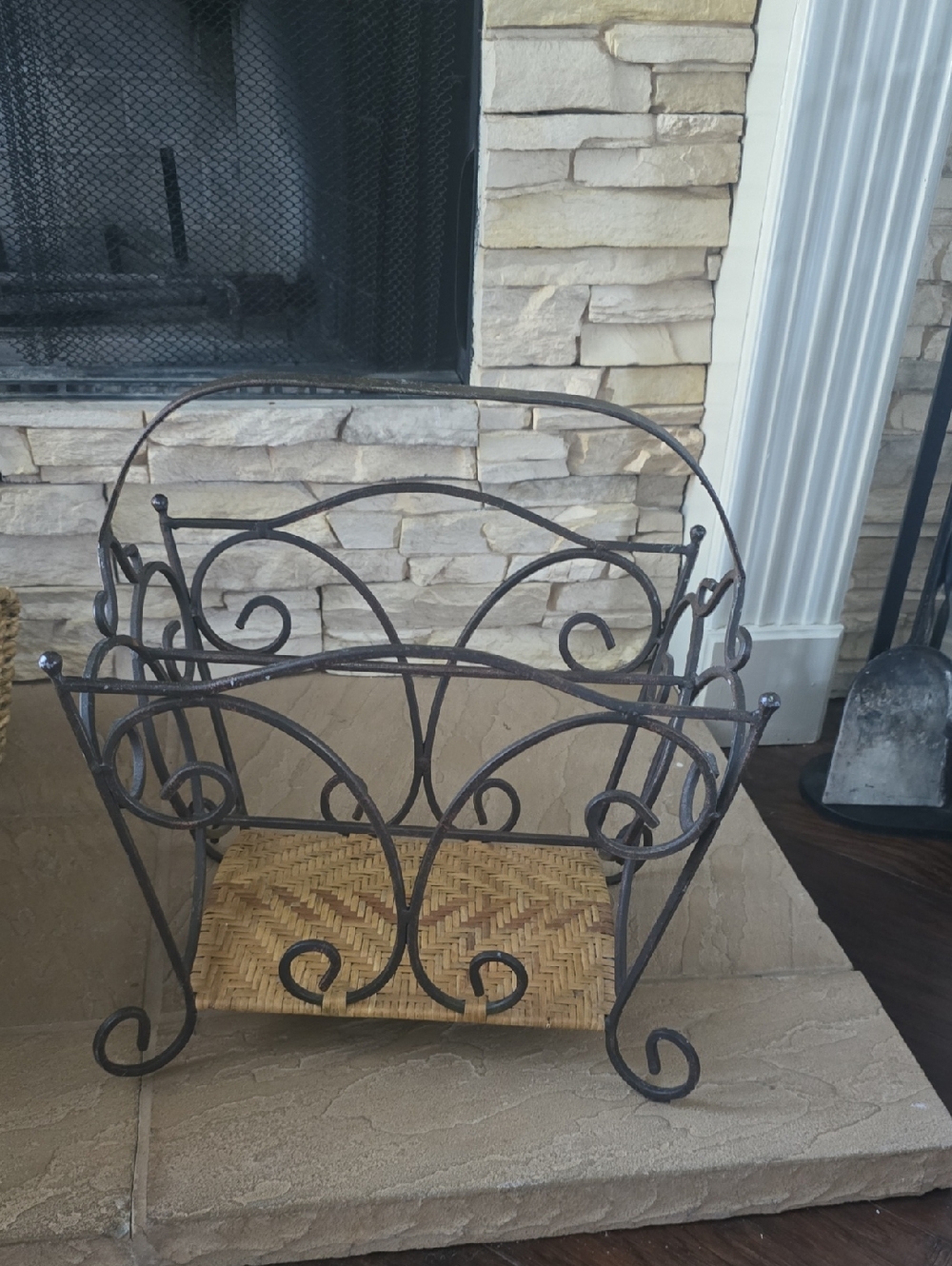 Wrought Iron Scroll Magazine Rack in Brown